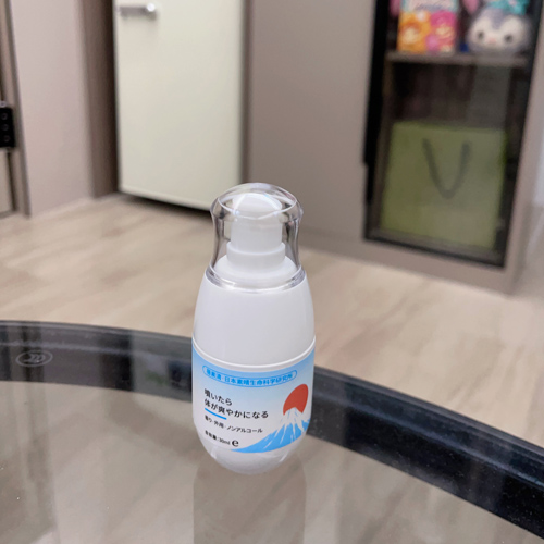 顧客 Lee Ping - 香港 蓓素清爽身噴霧放桌面實拍 去異味推薦閨蜜