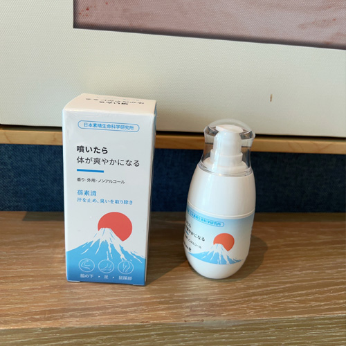 顧客劉鳳梅 - 台灣 蓓素清爽身噴霧放客廳角落實拍 減少流汗量