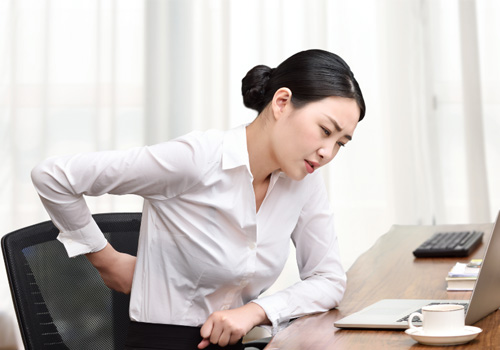 白領固定姿勢引發腰酸背痛 御正君骨活丸 滋養腰椎關節